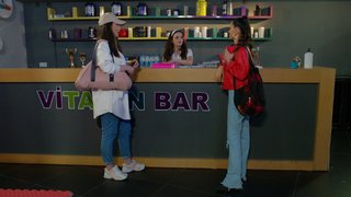 Mine, spor salonunda sekreter olarak işe başladı.