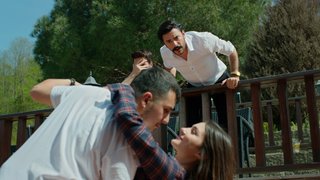 Feride'ye vurgun iki deli yürek Halil İbrahim ile Mete kıskançlık krizine girdi.