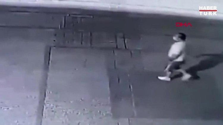 Bakırköy'de Halk Ekmek büfesini yakan şüpheli kamerada