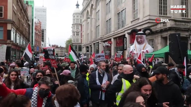 Londra'da İsrail karşıtı protesto