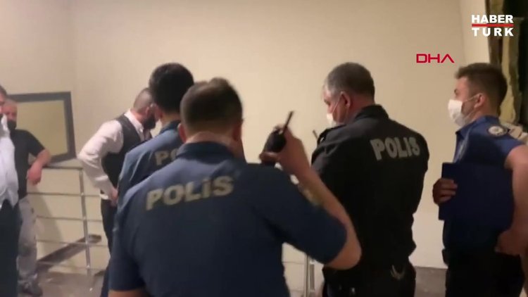 Daha önce 3 kez mühürlenen eğlence mekanına baskın; 45 kişiye 283 bin 500 lira ceza