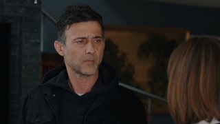 Kaptanın kendisinden istediği 1 milyonu denkleştirmeye çalışan Çelebi burada annesine yalvarıp para yardımı istedi.