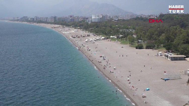 Konyaaltı sahilinde yaz yoğunluğu