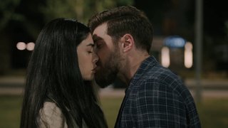 Kendisinden kaçan Çiçek ile yüzleşen İskender sonunda hislerine teslim oldu! 