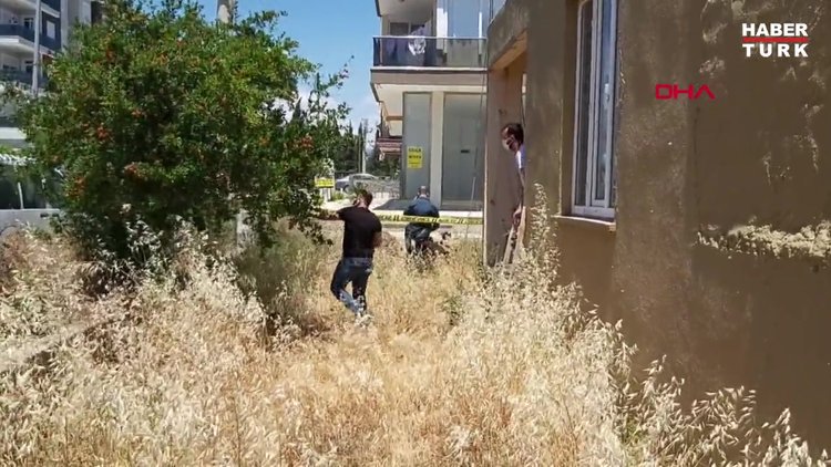 İşçileri için kiralamak istediği evde erkek cesediyle karşılaştı