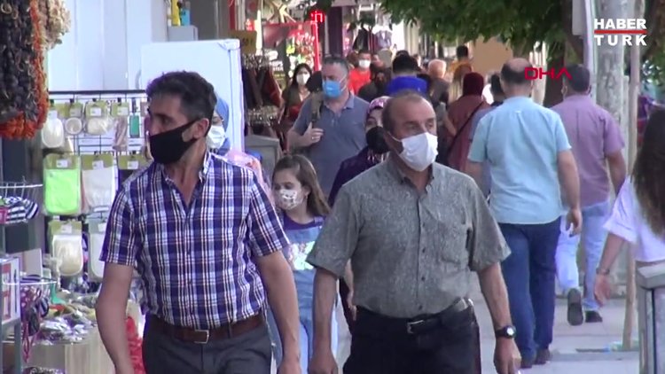 "Sıcakta nemlenen maske sık sık değiştirilmeli"