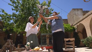 Midyat’ı gezen Sevcan Orhan, Midyat mutfağından içli köfte ve dobo gibi yemeklerin tarifini izleyicilerle paylaştı.