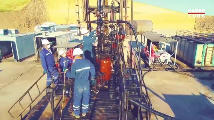 Bakan Dönmez: 3 yeni kuyuda petrol keşfettik