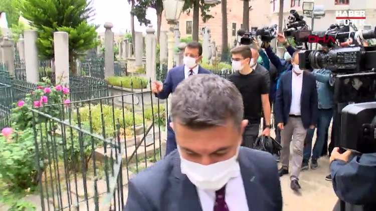 Vali Yerlikaya ile İBB Başkanı İmamoğlu Fatih Sultan Mehmet Türbesi'nde anmaya katıldı