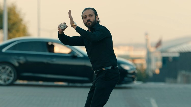 "İlk taşı en günahkar olanımız atsın!"