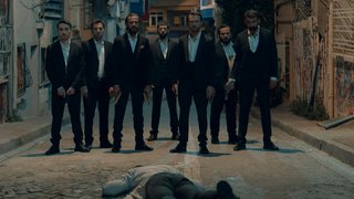 Yamaç'ın düğününden dönen Koçovalılar, Çukur'un girişinde Şahram ile karşılaştılar. 