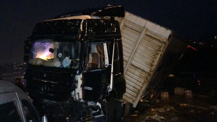 Son dakika: TEM'de zincirleme kaza: İstanbul yönü trafiğe kapandı, çok sayıda yaralı var