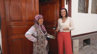 Sevcan Orhan asma yapraklarıyla ünlü şehrimiz Tokat’ı gezdi. 