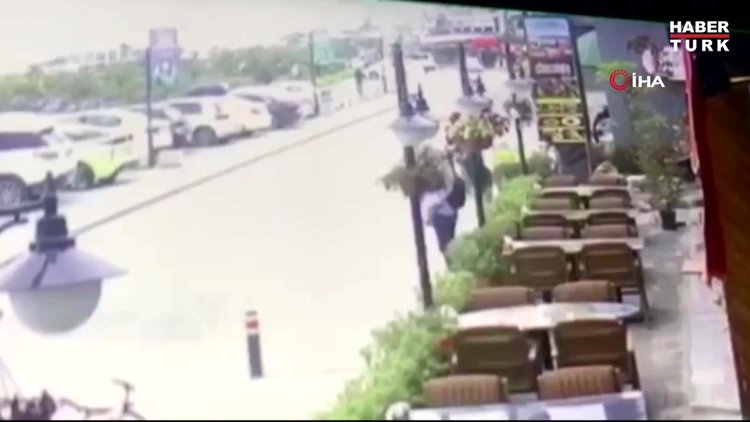 Restoran çıkışında karısını döven adama meydan dayağı kamerada