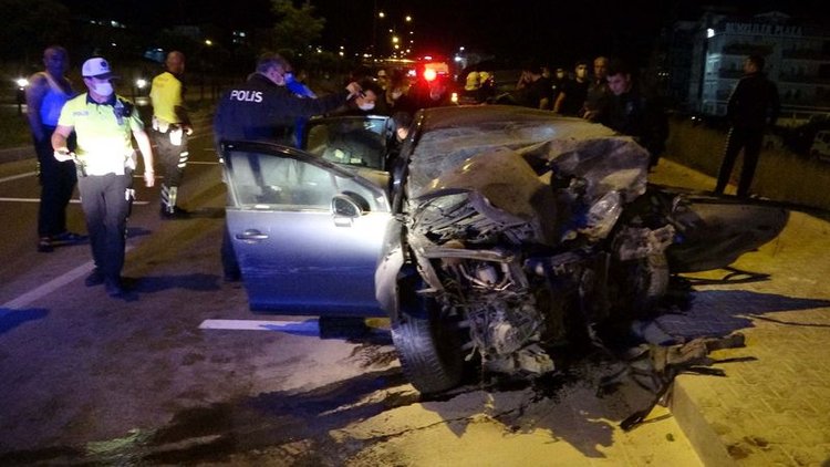 Son dakika! Çanakkale'de feci kaza: 1 astsubay hayatını kaybetti, görev başındaki 1 polis şehit oldu