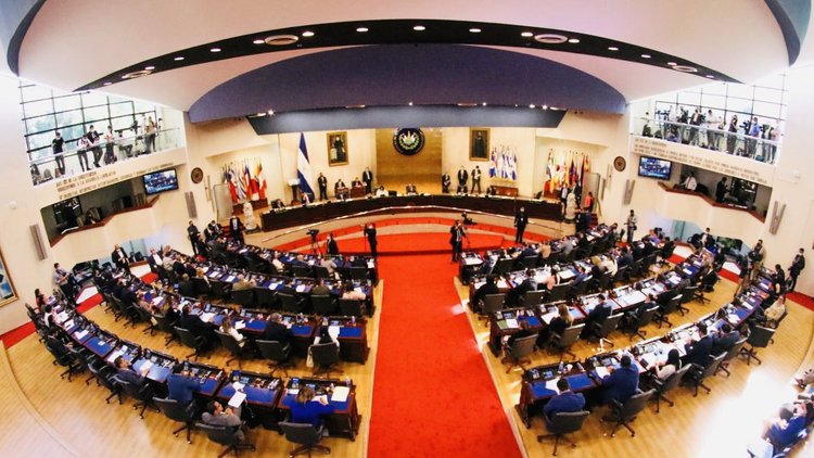 El Salvador Bitcoin'i yasal para birimi olarak kabul etti