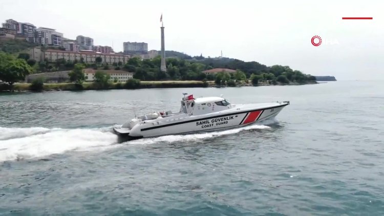 Müsilajların arasında can pazarı! Marmara Denizi'nde nefes kesen anlar