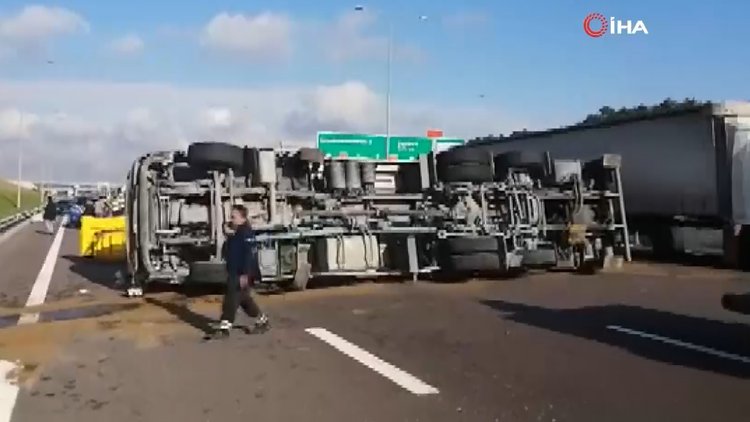 Kuzey Marmara Otoyolu'nda vinç devrildi! 1 yaralı