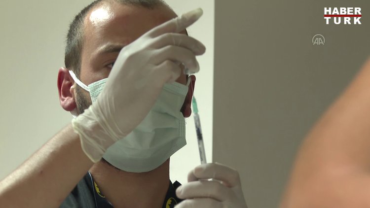 Koca'dan 18 yaş üstü aşılama için kritik açıklama