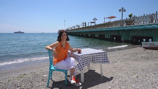 Sevcan Orhan Marmara Denizi'ne karşı Müzeyyen Senar'ın unutulmaz şarkısı Yadeller Aldı Beni'yi seslendirdi.