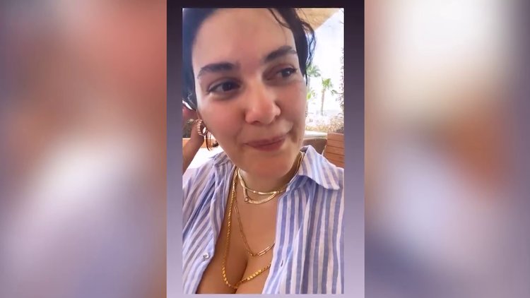 Bergüzar Korel ricada bulundu: Yanıma gelin fotoğraf çekilelim