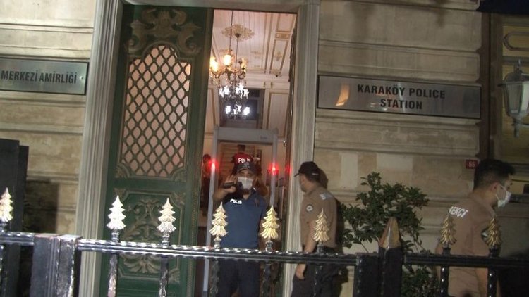 Ünlü oyuncunun eski sevgilisi, 7'si polis 12 kişiyi bıçakladı