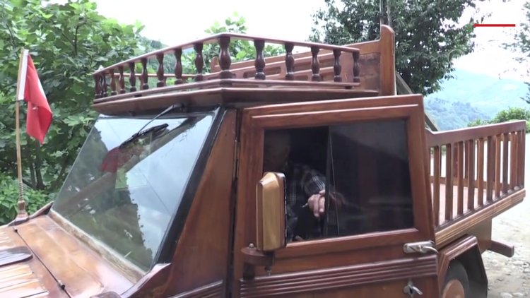 1988 model otomobili ahşap kamyonete çevirdi