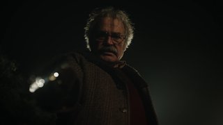 Naiman'ın alnına Nevra için yazdığı notu yapıştıran Agâh bir anda yere yığılıp kaldı.