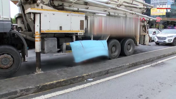 Küçükçekmece'de feci kaza! Beton mikserinin altında kaldı