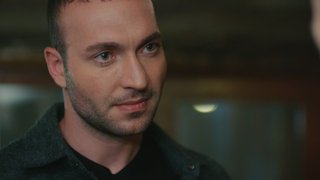 Kundakçı çetesine sızmak isteyen Uğur bunun için Şeref'in verdiği araba yakma işini yaptı.