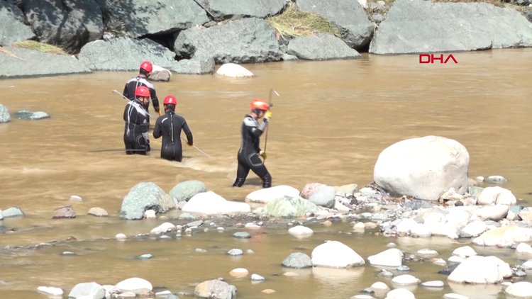 Rize'de selin izleri siliniyor; kayıp 2 kişi aranıyor!