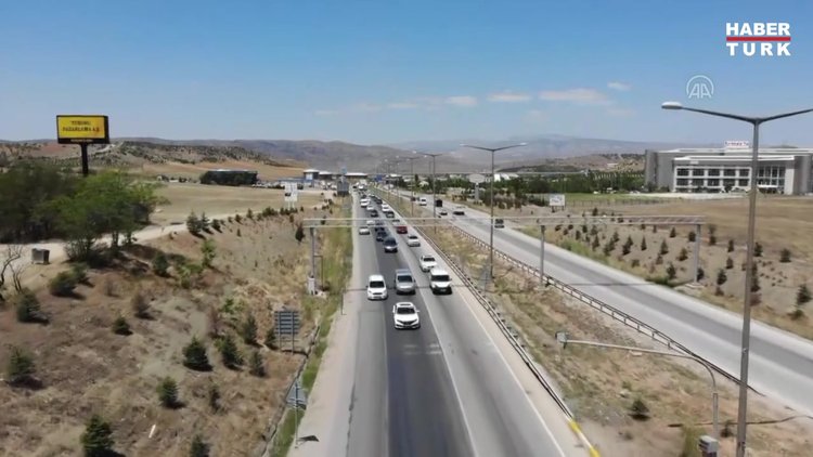 "Kilit kavşak" Kırıkkale'de bayram öncesi trafik yoğunluğu arttı