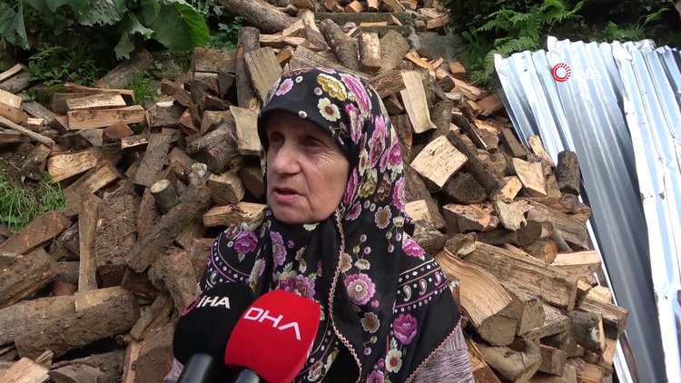 Hac için biriktirdiği parayı sel aldı