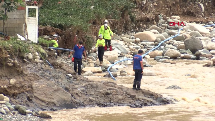 Rize'de selde kaybolan 2 kişi aranıyor