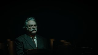 Bir tiyatro oyununa giden Agâh atılan tirattan etkilenip kendini bir kabusun içinde buluyor.