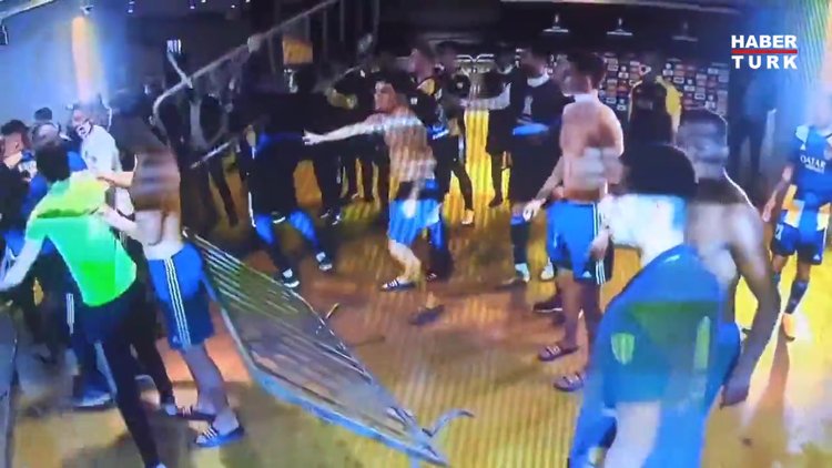 Boca Juniorslı oyuncular, polisle çatıştı