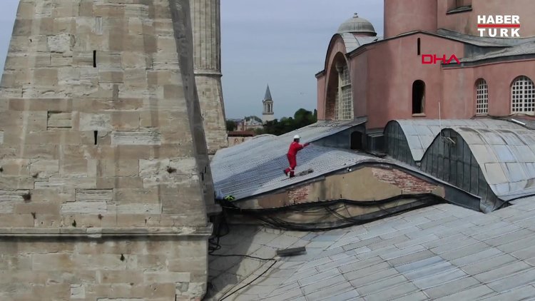 Ayasofya-i Kebir Camii, ibadete açılmasının ilk yılında 3 milyonu aşkın ziyaretçiyi ağırladı