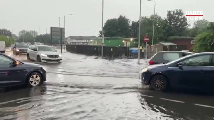 Londra'daki şiddetli yağış sele neden oldu!