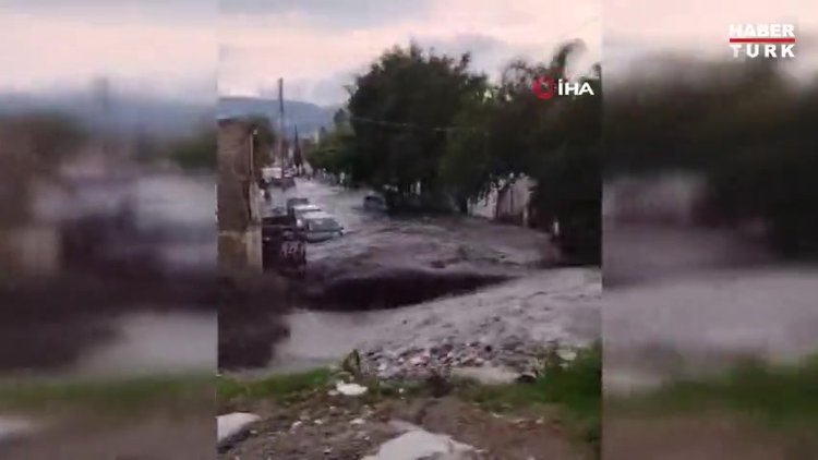 Meksika'da sel: Yüzlerce ev hasar gördü!