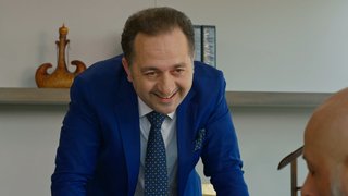 Haldun çok kirli bir planla Leyla'yı köşeye sıkıştırmayı başardı.