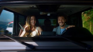 Cem'in ''Birden Geldin Aklıma'' şarkısını açmasıyla ikili keyif dolu anlar yaşadı.