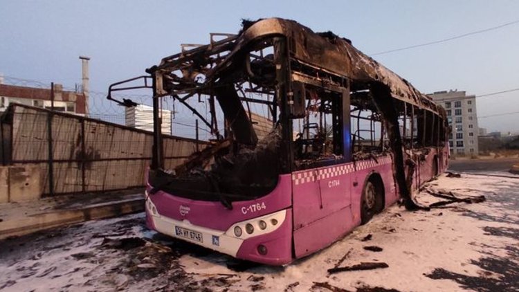 Başakşehir'de halk otobüsü alev alev yandı