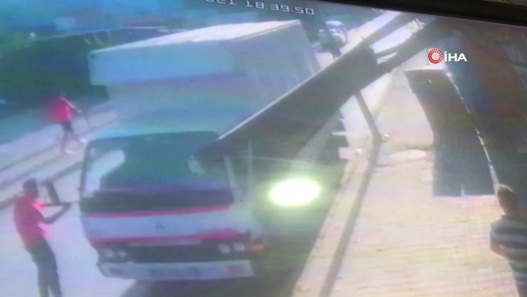 Küçükçekmece'de silahlı kavga: 1 yaralı