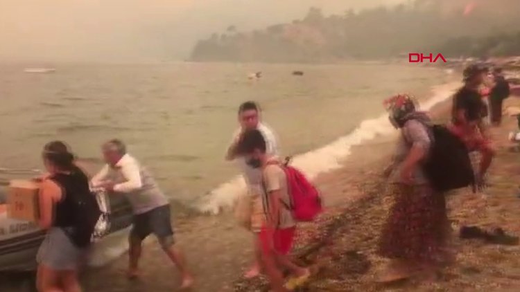 Bodrum'da alevler yerleşim yerlerine yaklaştı