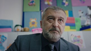 Agâh ormanda Seyfi'den Umut'un yerini öğrenmeye çalışırken Cemil ise Firuz'dan birini bulmasını istiyor.