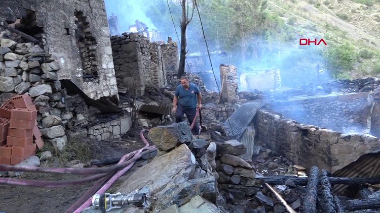 Artvin Yusufeli'nde yanan 33 evden geri enkaz kaldı
