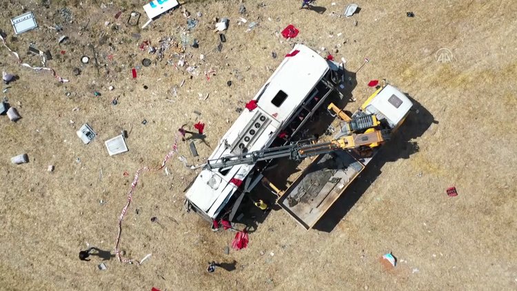 Balıkesir'de otobüs faciası! 15 kişi öldü, 17 kişi yaralandı