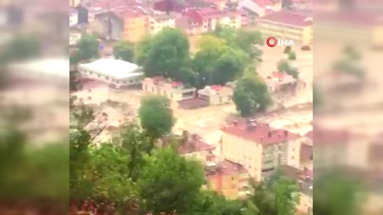 Kastamonu'da korkutan sel görüntüleri