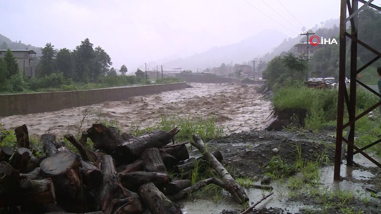 Meteoroloji'den Doğu Karadeniz'de 5 il için sel ve su baskını uyarısı