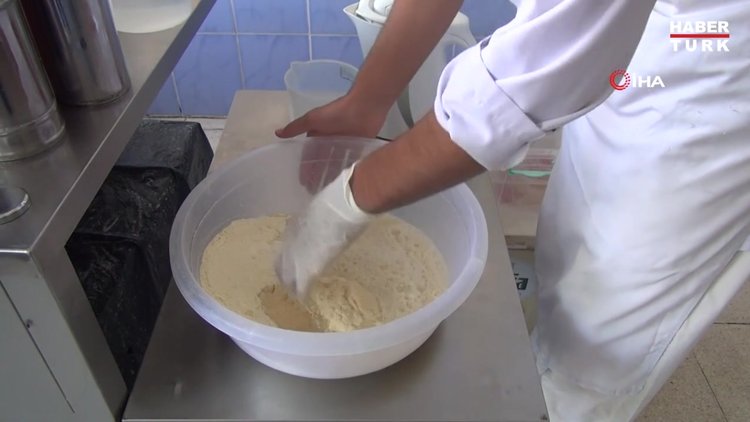 Diyarbakır'da 38 yıllık baba mesleğini 6 yıldır severek yapıyor